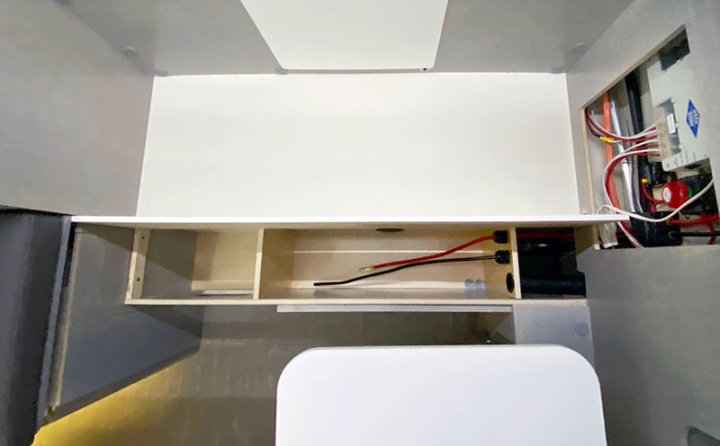 Cirrus 620 Battery Compartment