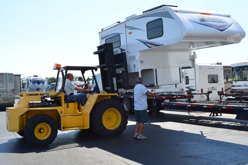 Lance Camper 855S Forklift