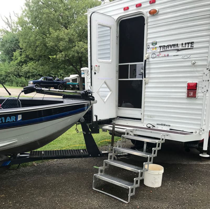 Offset Rear Step Towing Boat