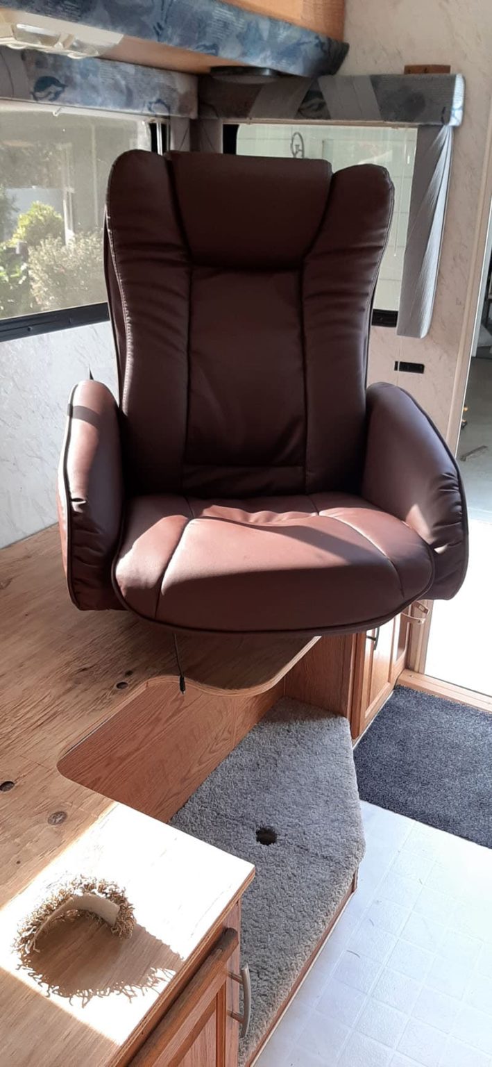 Dinette to Easy Chair Conversion - Truck Camper Magazine