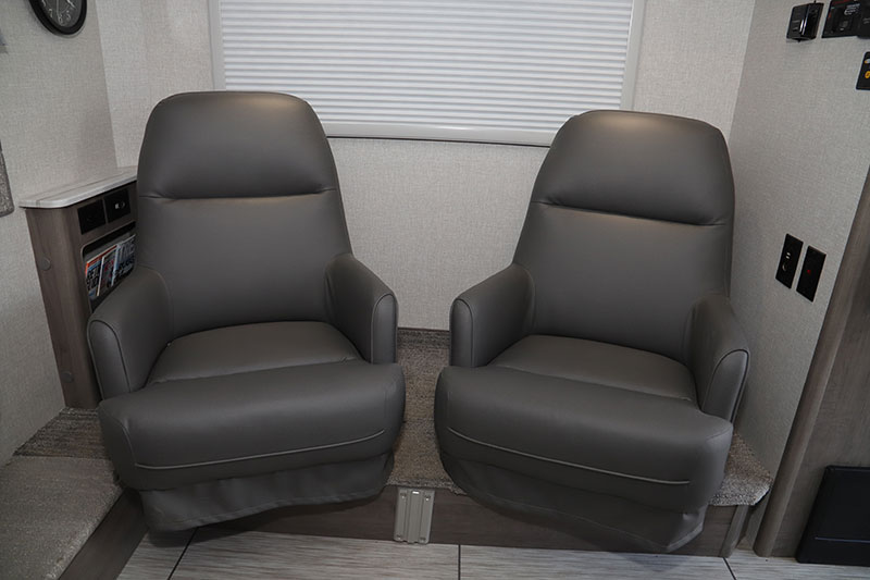 2022 Lance 960 Chairs