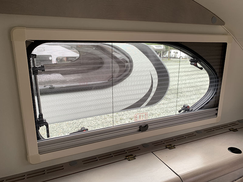 Cirrus 620 Cabover Window Screen