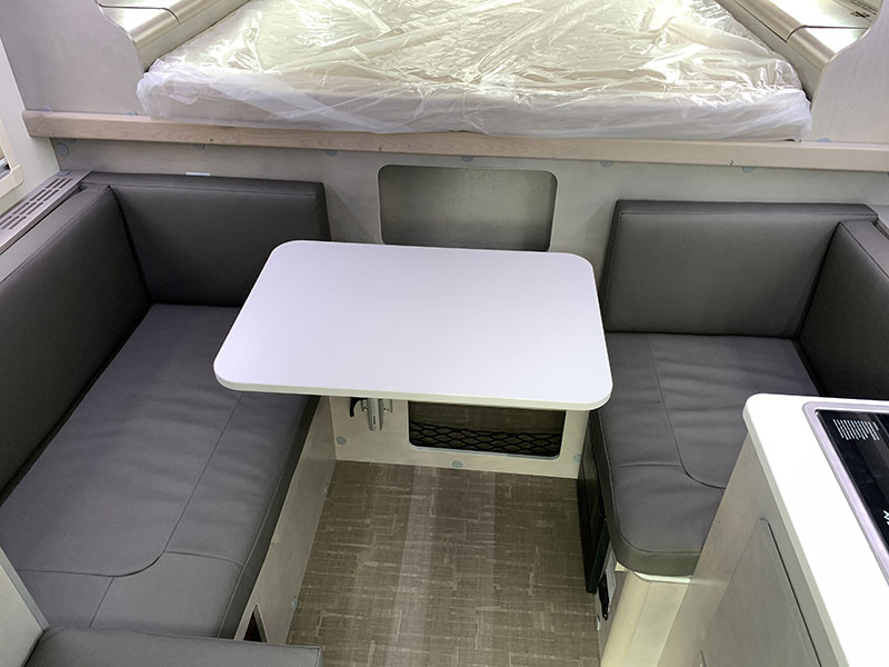 Cirrus 620 Camper Dinette And Table