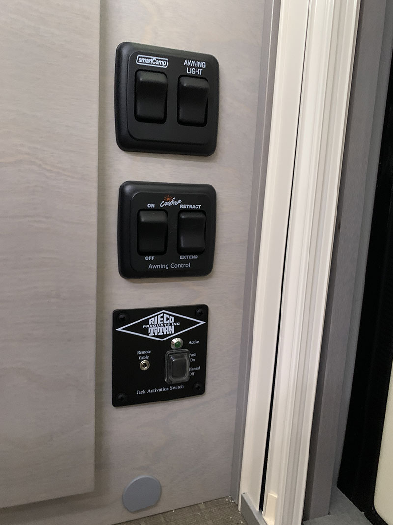 Cirrus 620 Interior Inside Door Controls