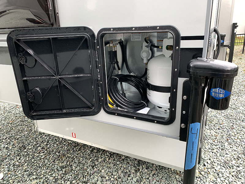 Cirrus 620 Propane Compartment