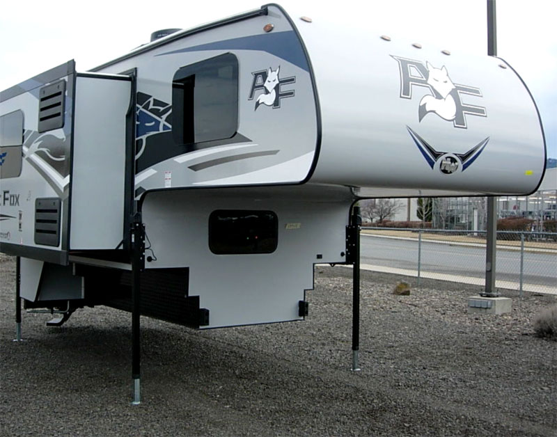 2022 Arctic Fox 990 at Thunder RV