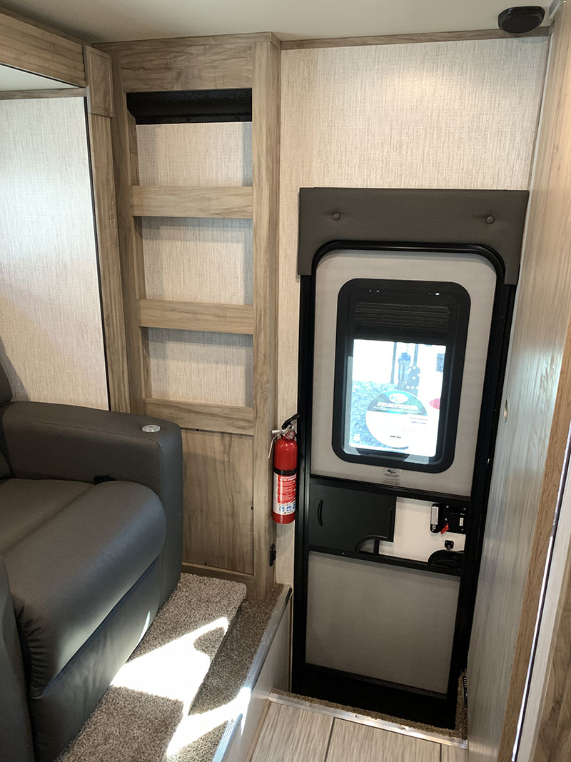 Palomino HS 2910 Camper Interior Entrance Door Area