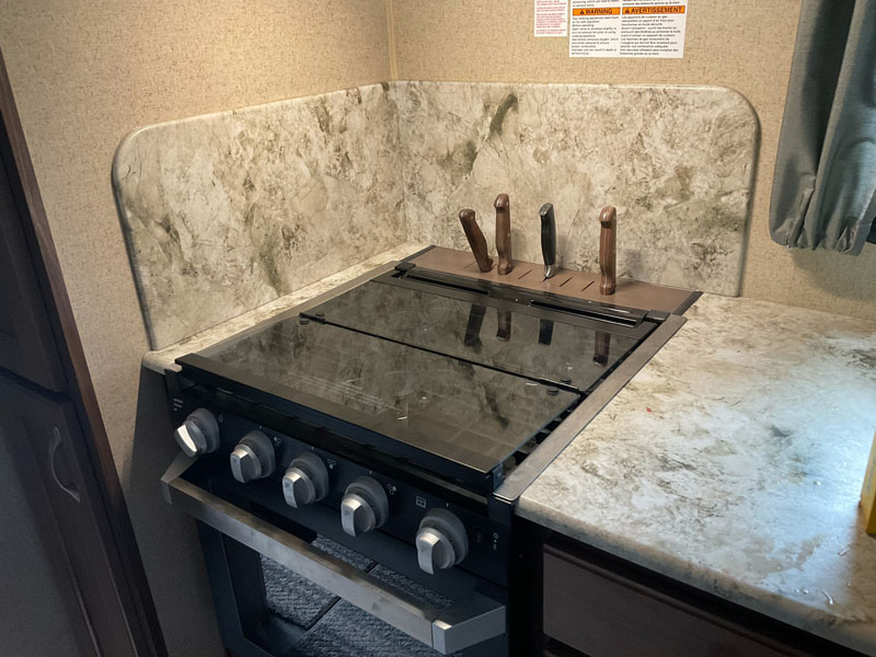 Backsplash Behind Stove And Knife Rack