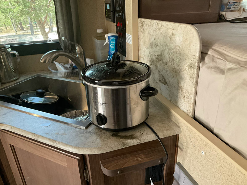 Backsplash Separator And Crockpot