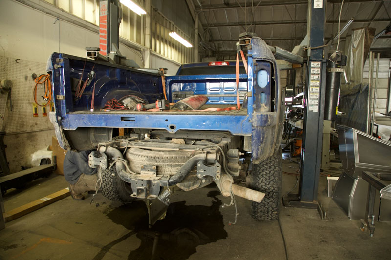 Lifting Factory Bed Off The Truck