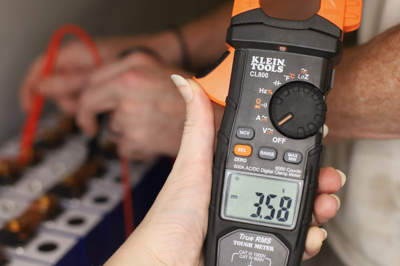 Testing Voltage Battery Cells In Parallel