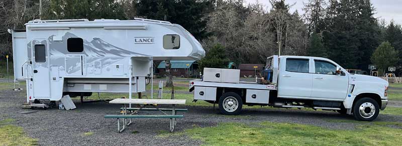 International 5500 And Lance 1172 in Warrenton, Oregon