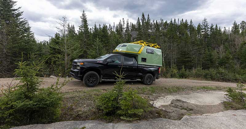 LOKI Icarus 6 Camper Green Yellow Exterior