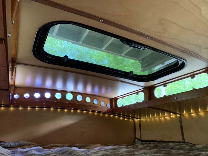 Glamper Lander Skylight