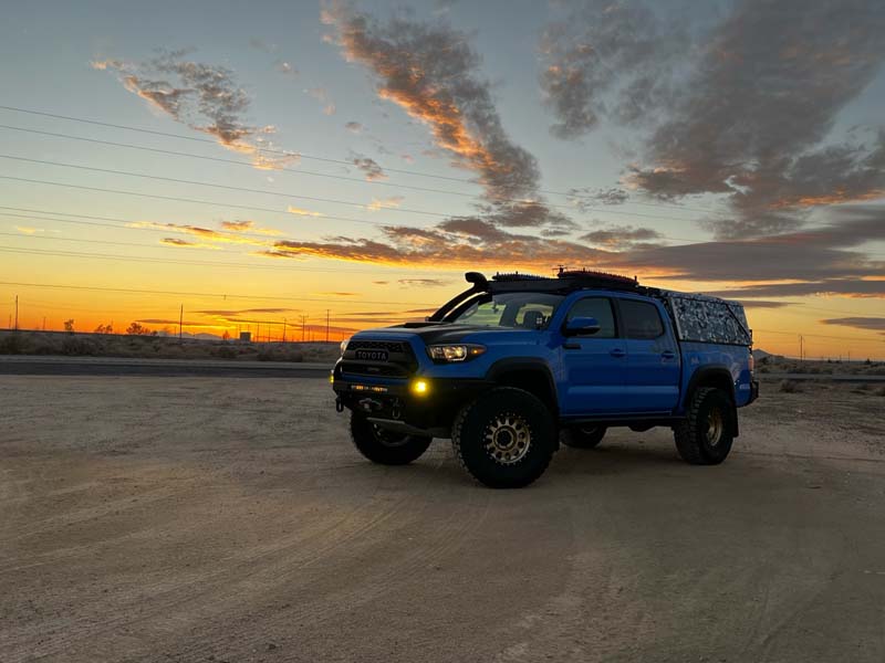 Skinny Guy Camper Sun Down Driving Mode