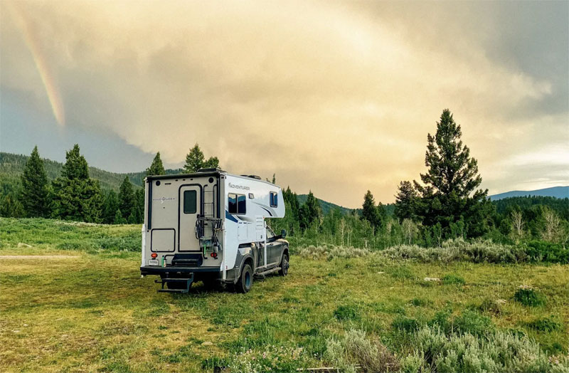 Adventurer 901SB In Yellowstone National Park