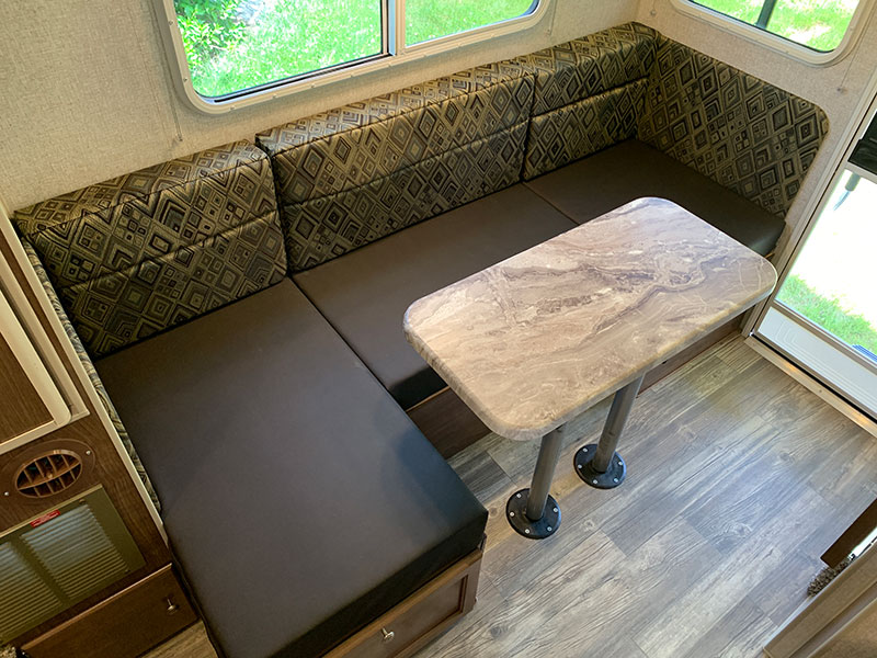 Wolf Creek 850 Dinette Table Position In