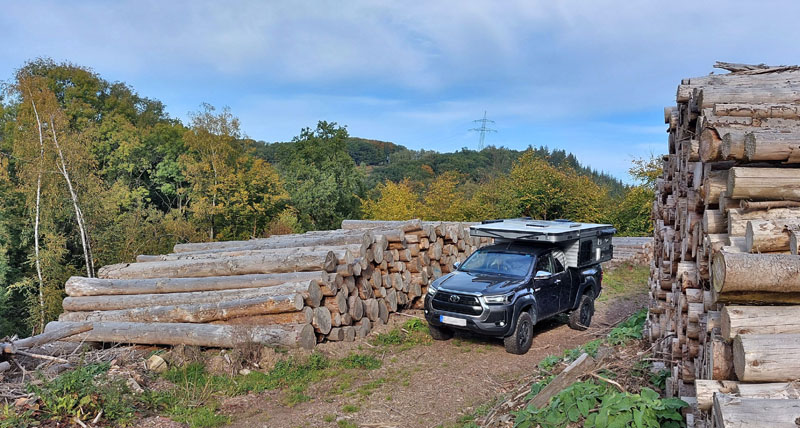 Four Wheel Camper Wildcat Dirt Road