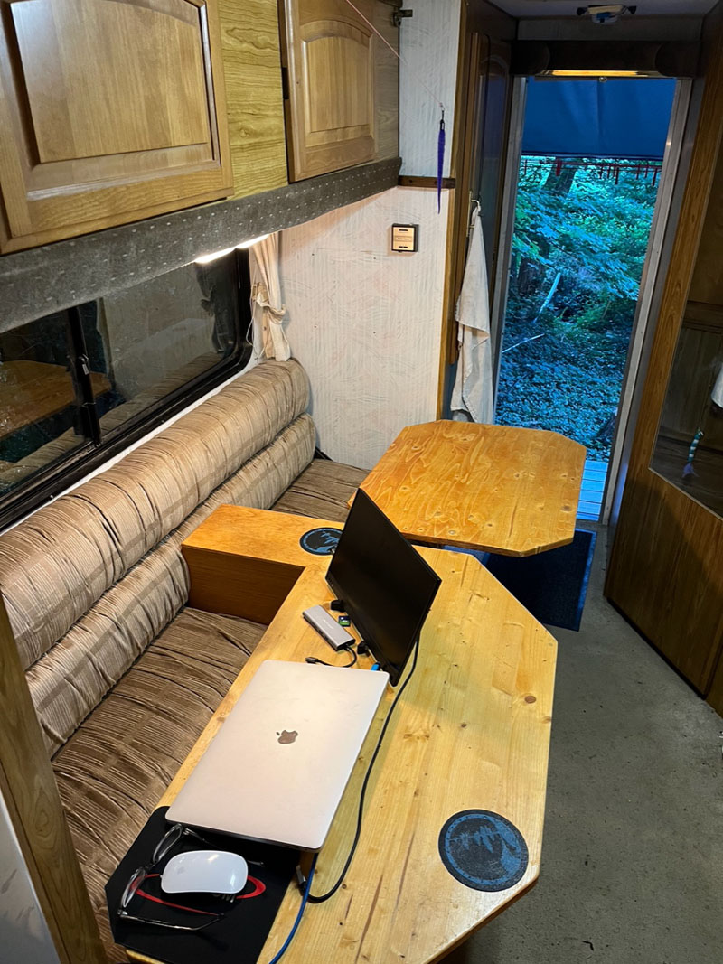 Dual Tables Non Slide Camper Fleetwood Caribou