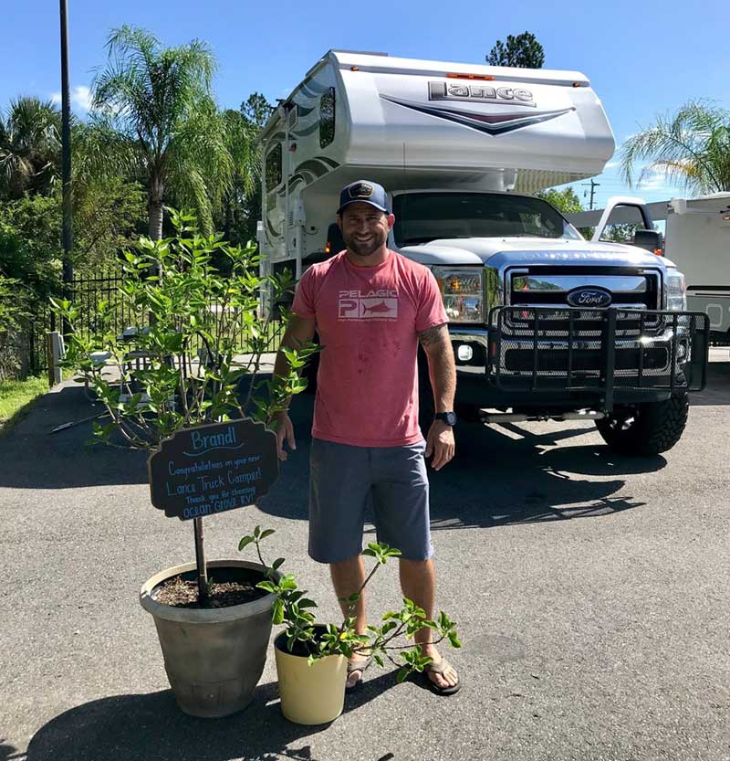 Lance 975 And Ford Truck Florida