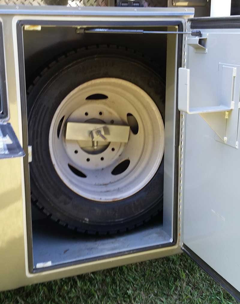 Ford F550 Spare Tire Location With Camper 