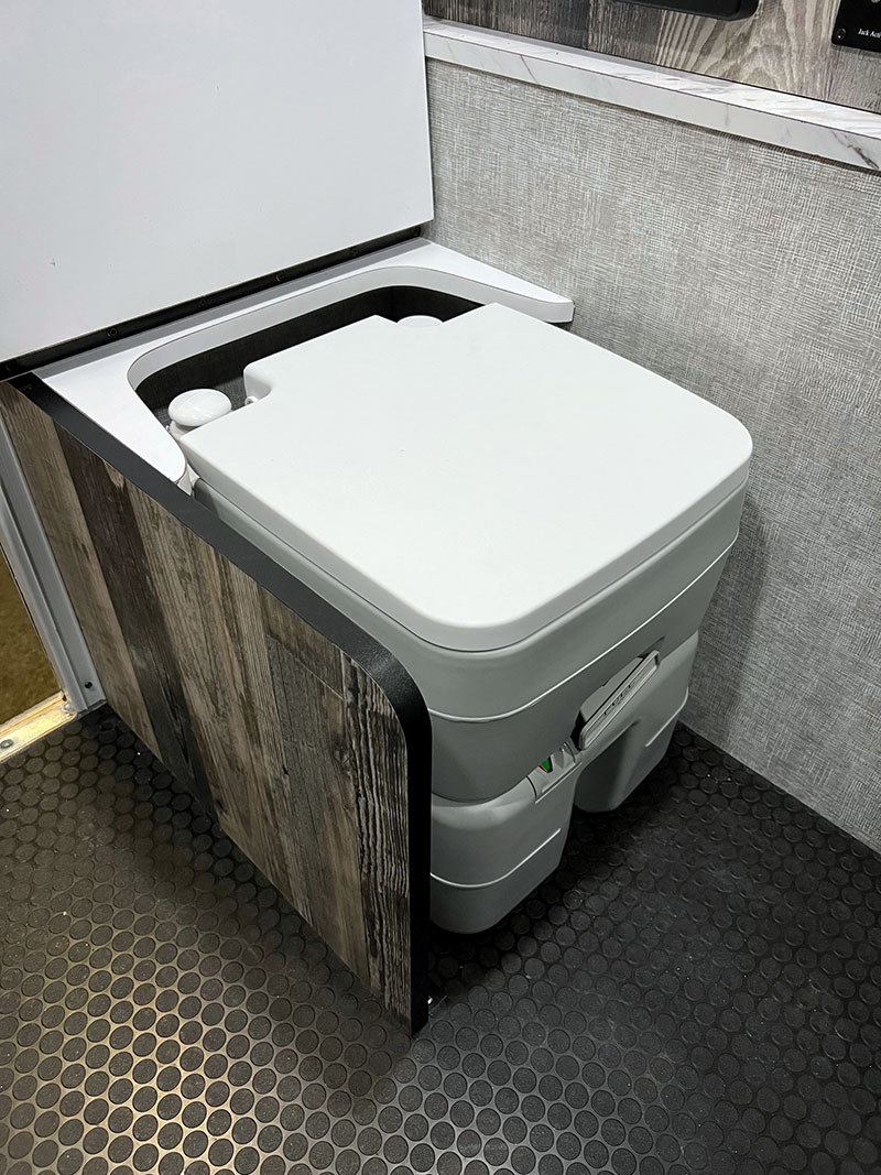 Soaring Eagle Adlar 6 5 XL Interior Toilet