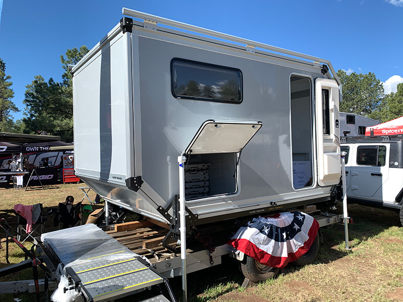 GlobeTrekker Truck Camper Rieco-Titan Jacks