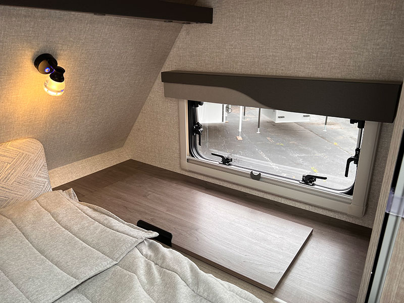Lance 960 Cabover Hamper 3