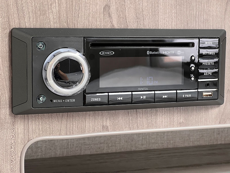 Lance 960 Cabover Jensen AV System