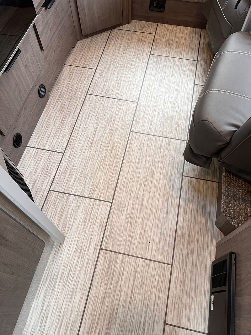 Lance 960 Camper Main Floor