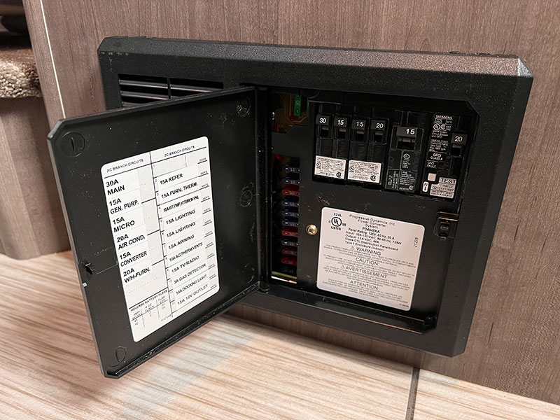 Lance 960 Fuse Panel