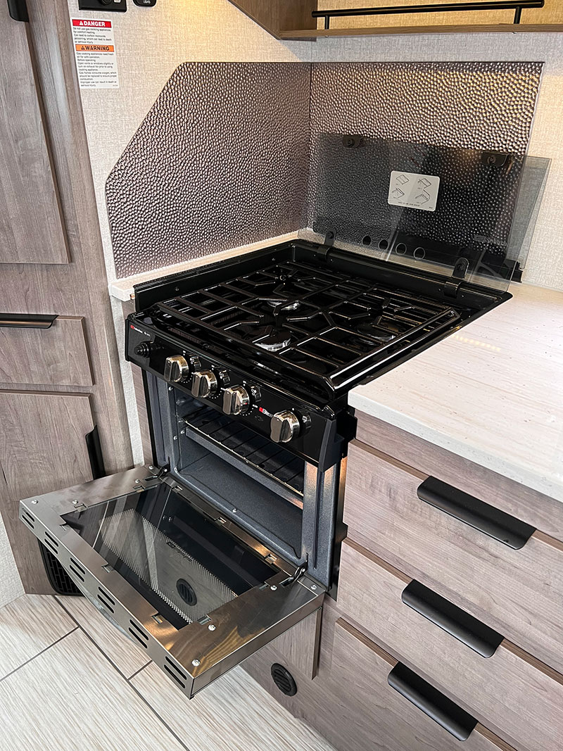 Lance 960 Kitchen Cooktop Open Oven Open
