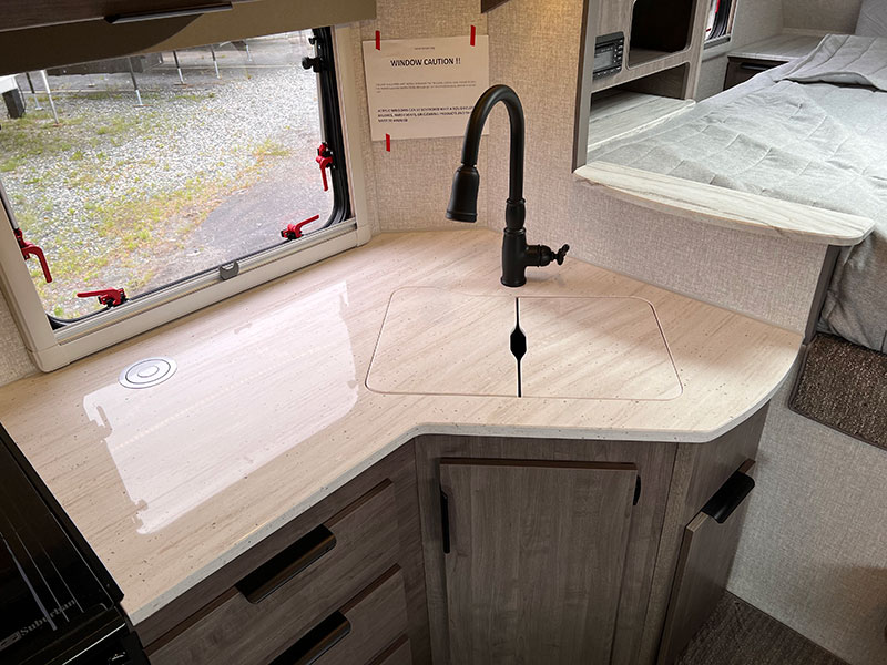 Lance 960 Kitchen Solid Surface Countertop