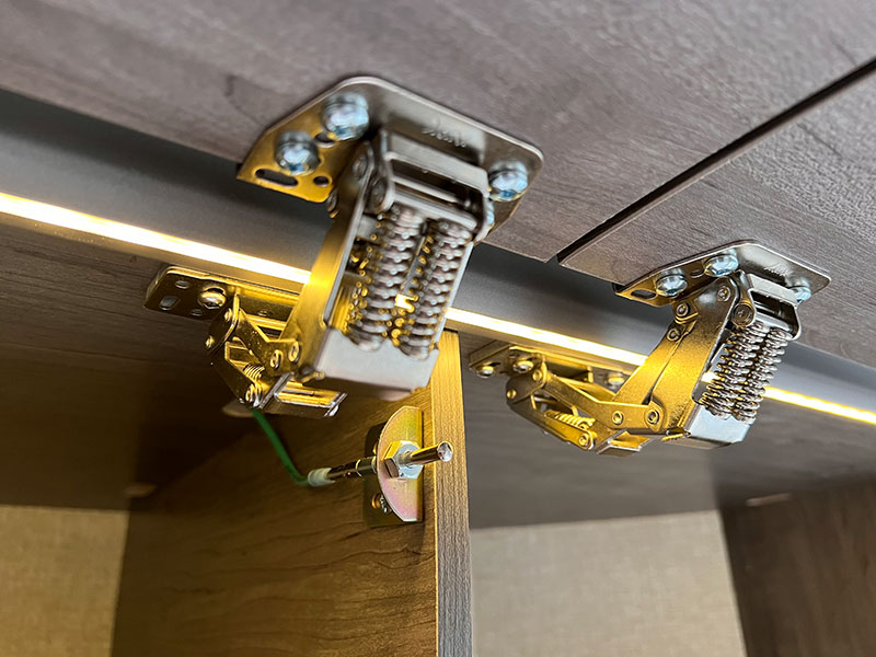 Lance 960 Kitchen Upper Cabinet Hinges