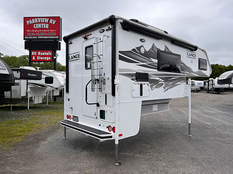 Lance 960 Rear Three Quarters Passenger
