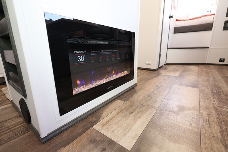 Rugged Mountain Denali 3S Fireplace 1