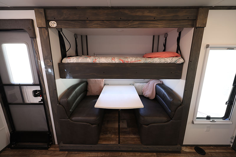 Rugged Mountain Denali 3S Statement Dinette Bunk