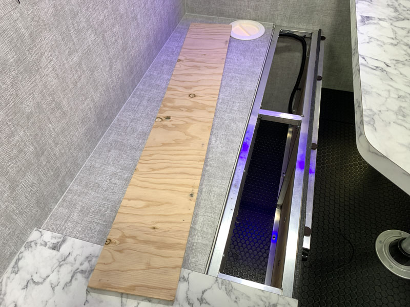 Soaring Eagle Adlar 6 5 Interior Under Dinette Seat