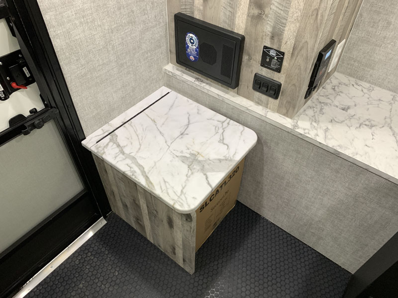 Soaring Eagle Adlar 6.5XL Toilet Area Closed