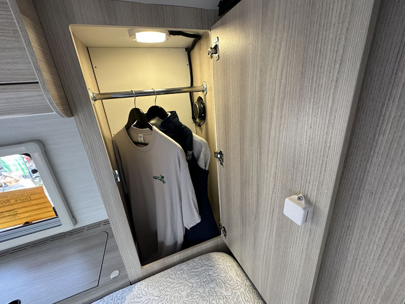 Cirrus 920 Clothes Closet