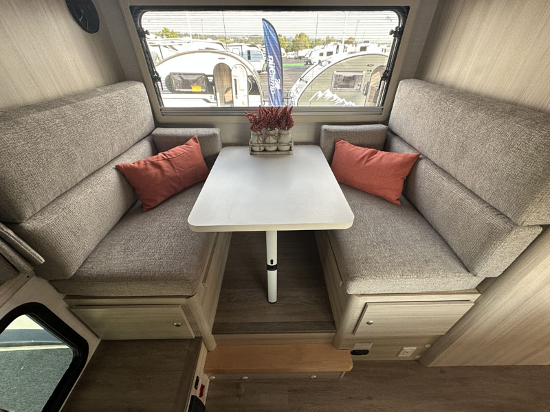 Cirrus 920 Dinette