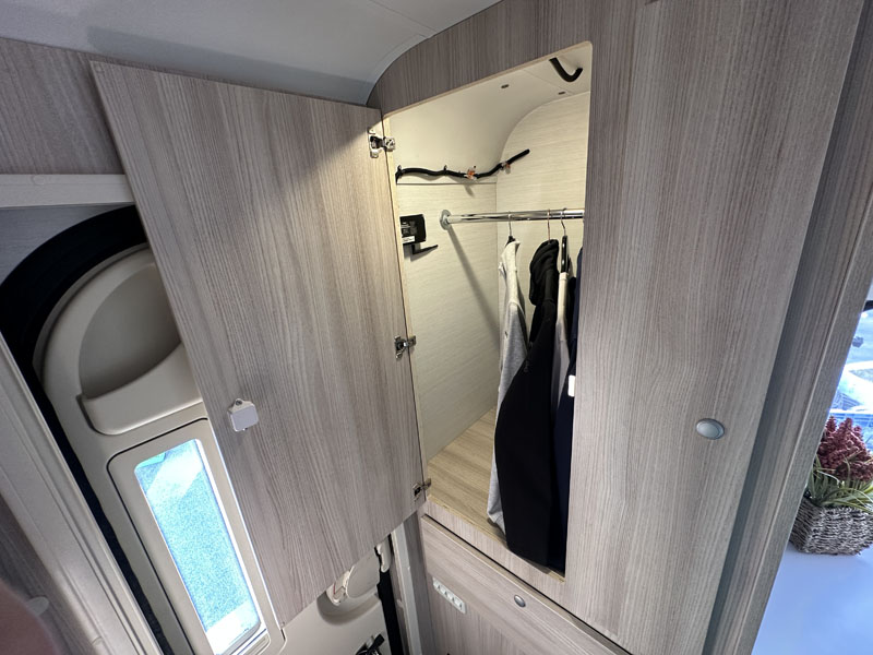 Cirrus 920 Wardrobe As Walk In