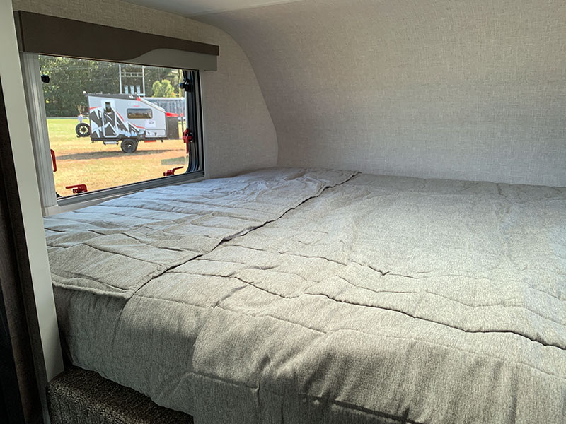 Lance 805 East West Cabover Bed