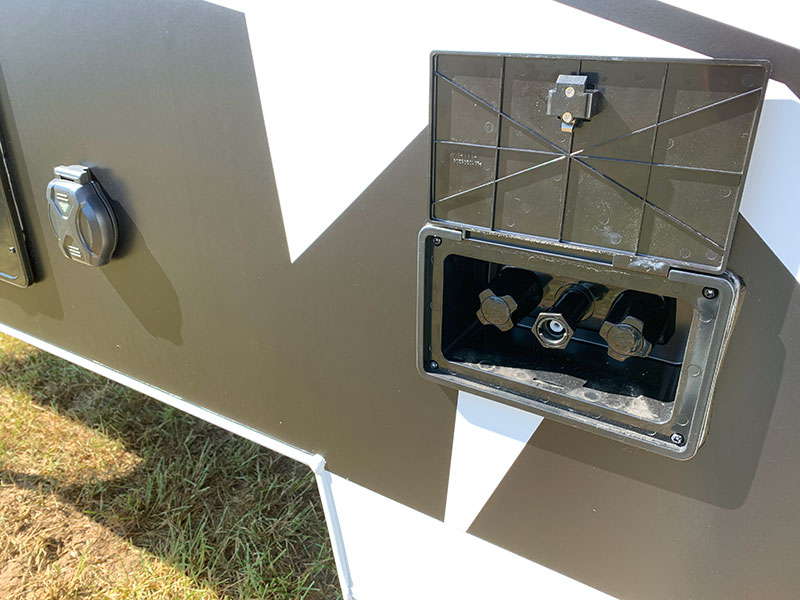 Lance 805 Exterior Shower