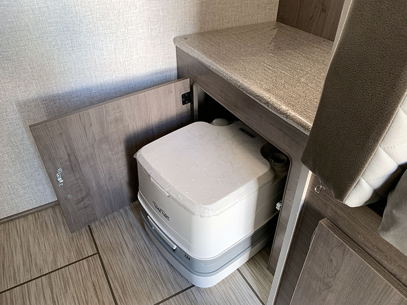 Lance 805 Porta Potti