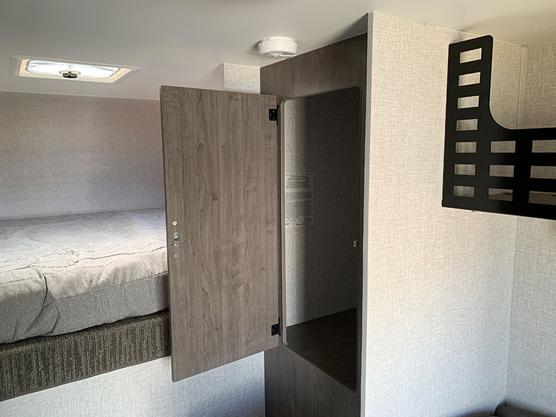 Lance 805 Wardrobe