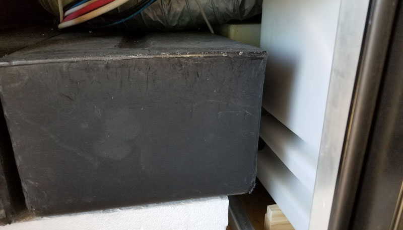 Battery Bay To Fit The Batteries 04