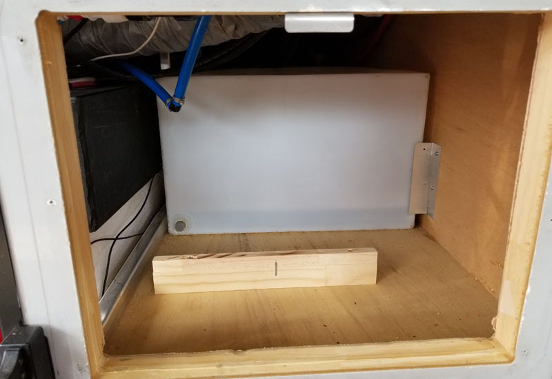 Battery Bay To Fit The Batteries 06