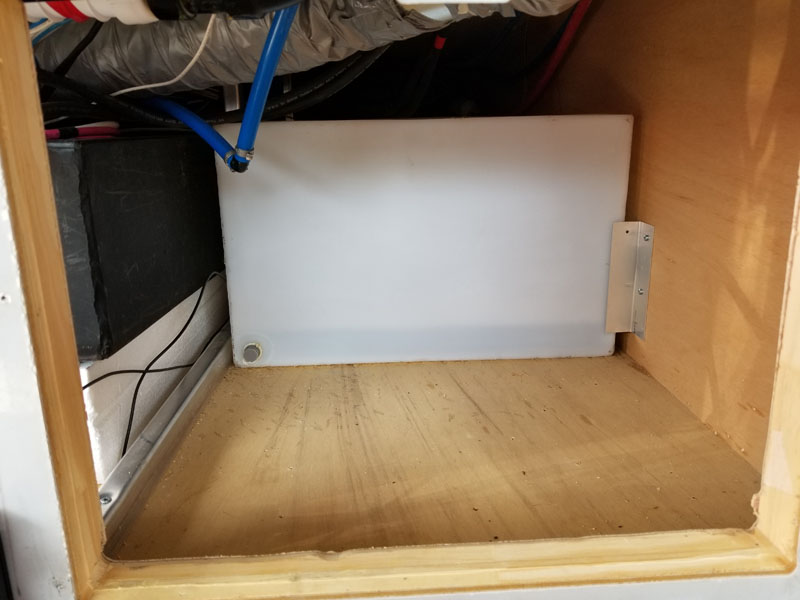 Battery Bay To Fit The Batteries 06