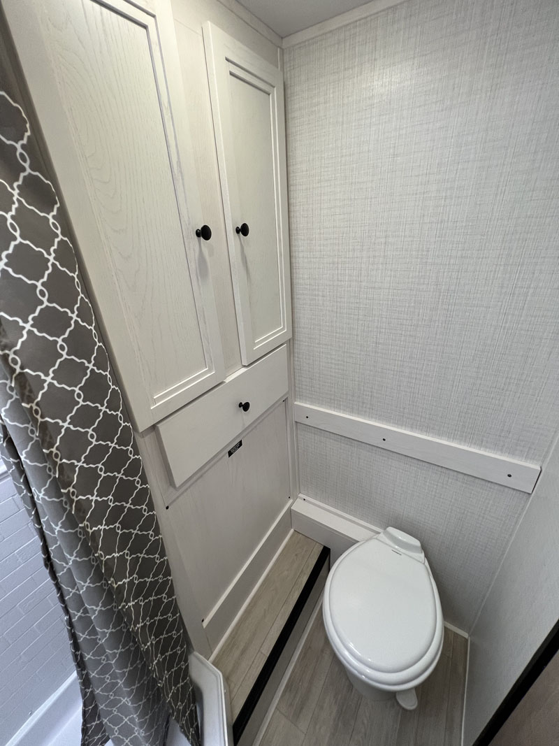 Palomino HS 3210 Bath Toilet And Storage